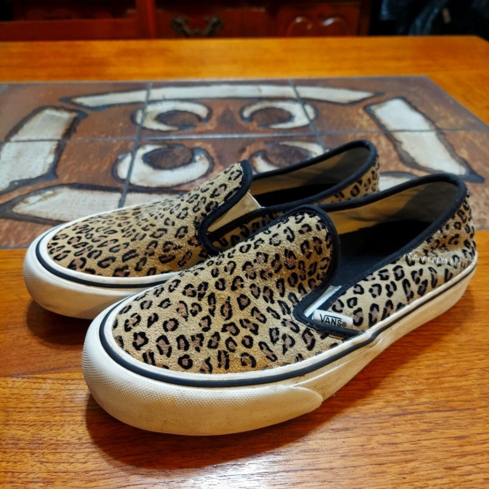 Vans size 7.5 leapord print T277